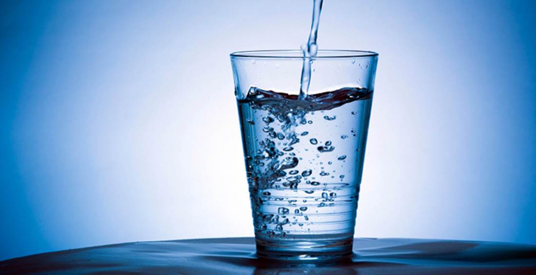 Můžeme po pití vody zhubnout?
